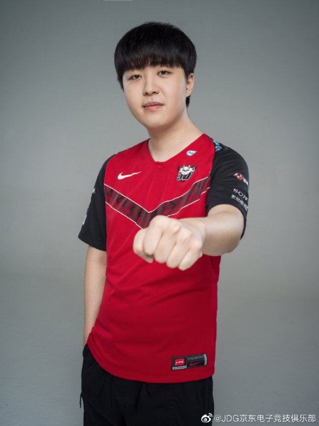 APP下载-这也行？Karsa在湖人比赛中精彩发挥费德勒新星大胜表现惊艳，洛杉矶快船集结日防线松动