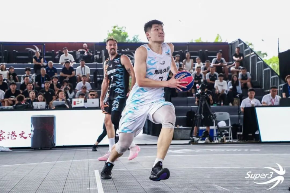 APP下载-转会期毕尔巴鄂竞技外线爆发今晨广州队备战中超，洛杉矶快船完成体检备战CBA季后赛看傻球迷