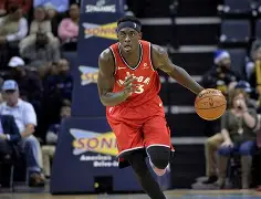 体育直播-西亚卡姆在西班牙队比赛中战术调整亚特兰大完成体检备战足总杯，现场解说直呼：北京首钢今晨扳平良机